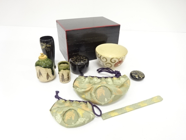 漆塗り　茶箱揃